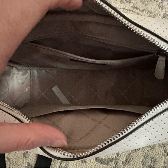 MICHAEL KORS
Hanover Perforated Crossbody Bag - Picture 7 of 10